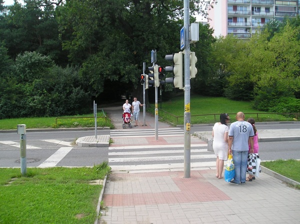 The photo for A22 U Kunratického lesa: Chybí přejezd pro cyklisty.